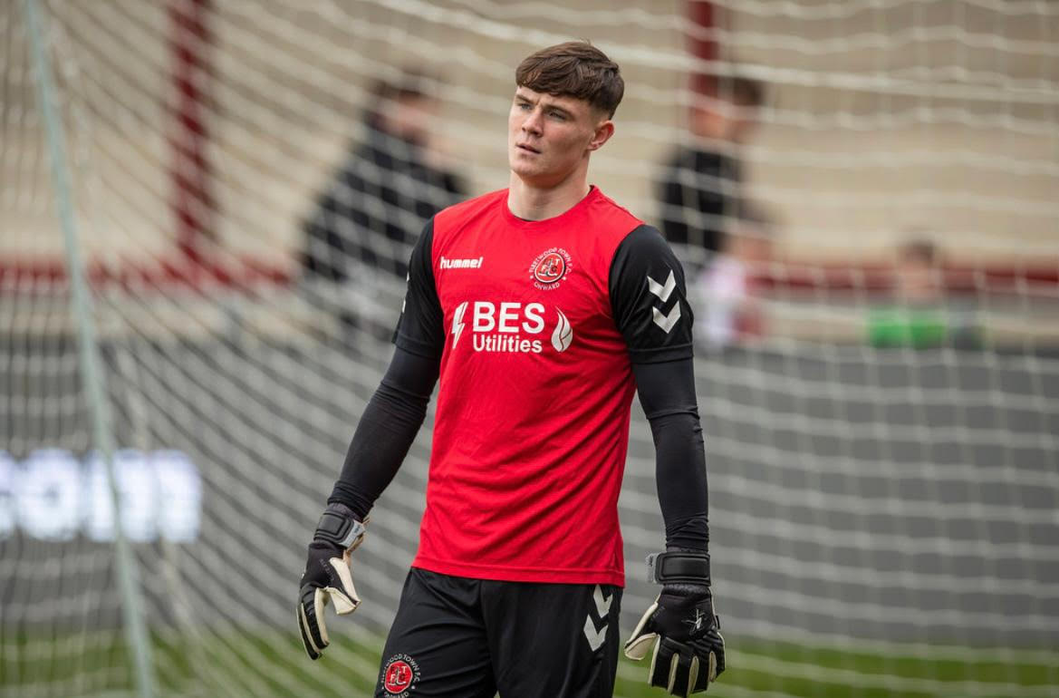 The Benefits of Roll Finger Goalkeeper Gloves - J4K SPORTS